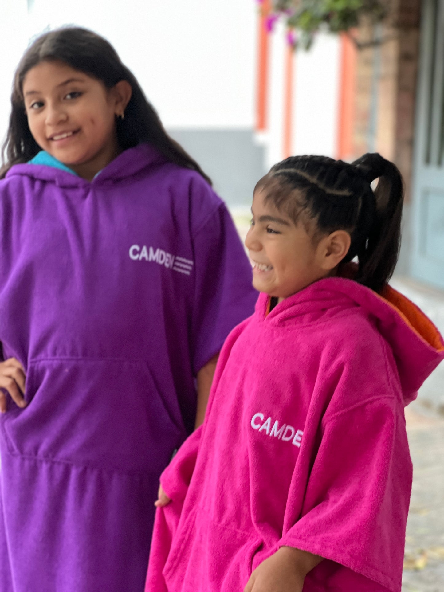 Poncho Camden Niños Morado con capucha Turquesa