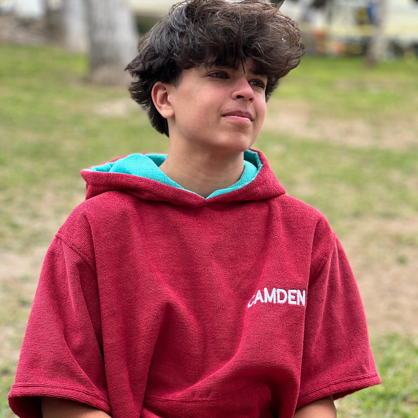 Poncho Camden Niños Rojo Vino con Turquesa