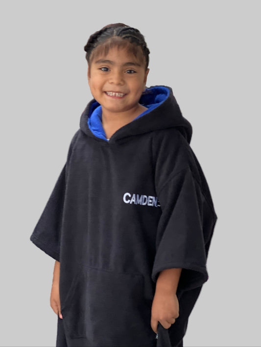 Poncho Camden Niños - Negro con capucha Azul